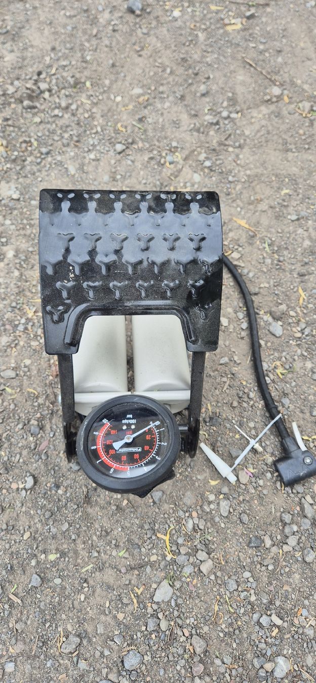 Pompe & Parti di ricambio: Fussluftpumpe mit Manometer. – Nuovo (secondo la descrizione) da Wuppenau venduto da Suenneli10 1
