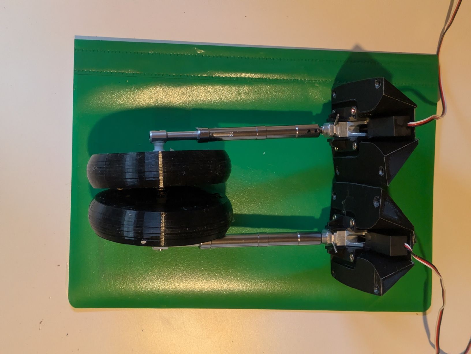 RC Modellbau: Custom Dual-Wheel Electronic Retractable Landing Gear Set – Gebraucht aus Wohlen AG von Tud_pyl8 1