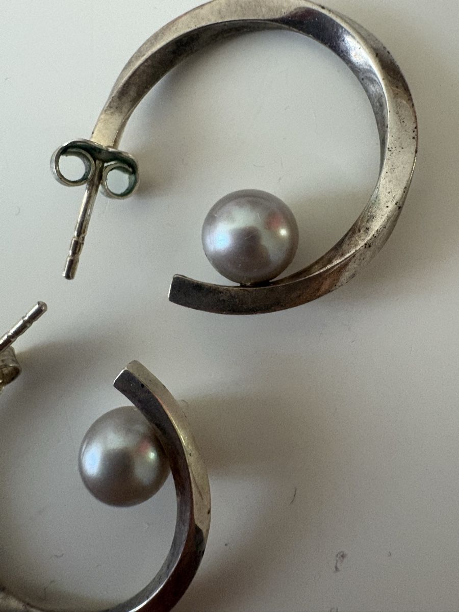 Ohrringe & -stecker: Ohrringe Silber mit Perlen, Creole, 2 Stück, gebraucht – Gebraucht aus Zürich von Esperanto 1