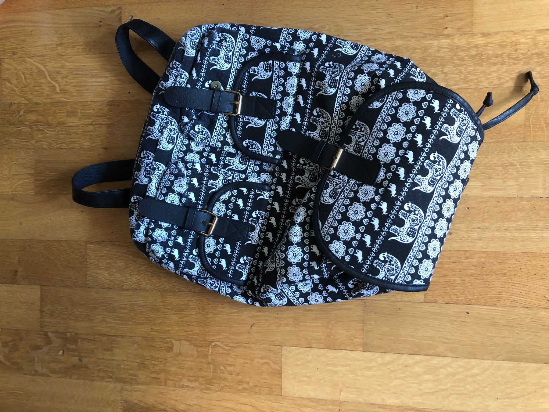 Sacs à dos: Elefantenrucksack – D'occasion à Mollis par ges_vlm6