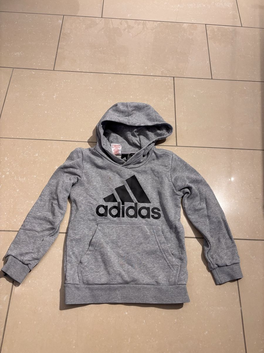 Adidas Maglioni & Felpe: Adidas Kinder Hoodie Gr. 128 Grau – Usato da Lupsingen venduto da Butzelma