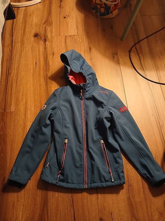 Trollkids Giacche & Cappotti: Trollkids Mädchen Softshelljacke 152 – Usato da Langnau am Albis venduto da Alhambra1976