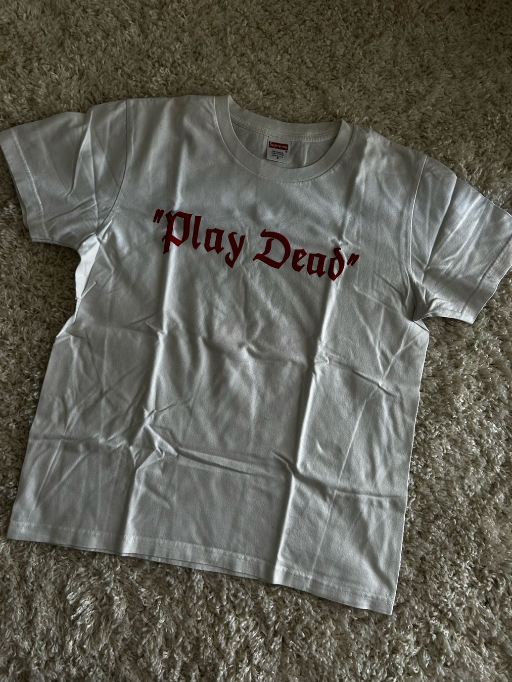 Supreme T-shirt: Supreme "Play Dead" T-Shirt White Red Size M – Nuovo (secondo la descrizione) da Minusio venduto da gthegoat