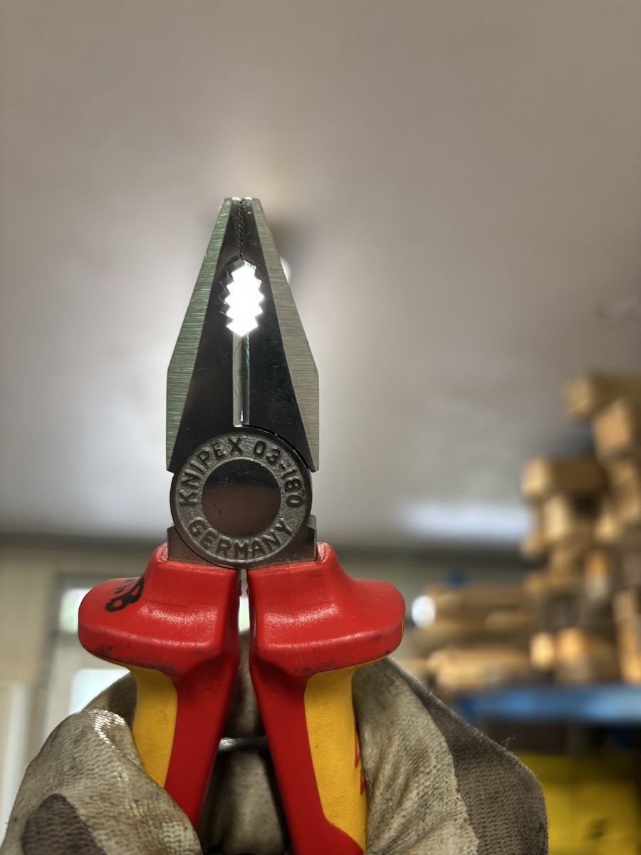 Knipex Tutti gli attrezzi: KNIPEX Kombizange & Spitzzange 1000V, – Usato da Bärau venduto da Luschwa 5
