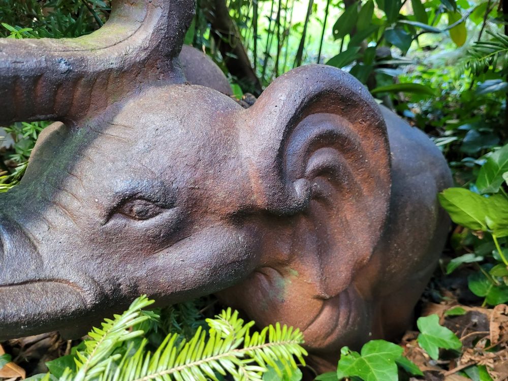 Gartenfigur Elefant ca. 65 cm hoch und 68 cm lang Kaufen auf Ricardo
