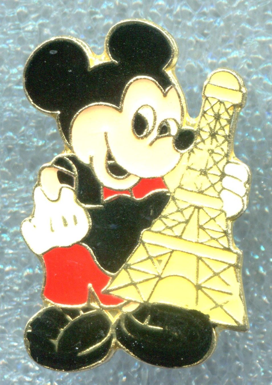 Disney Plaketten & Abzeichen: MICKY + Eifelturm  – Gebraucht aus Winterthur von Sammleroase