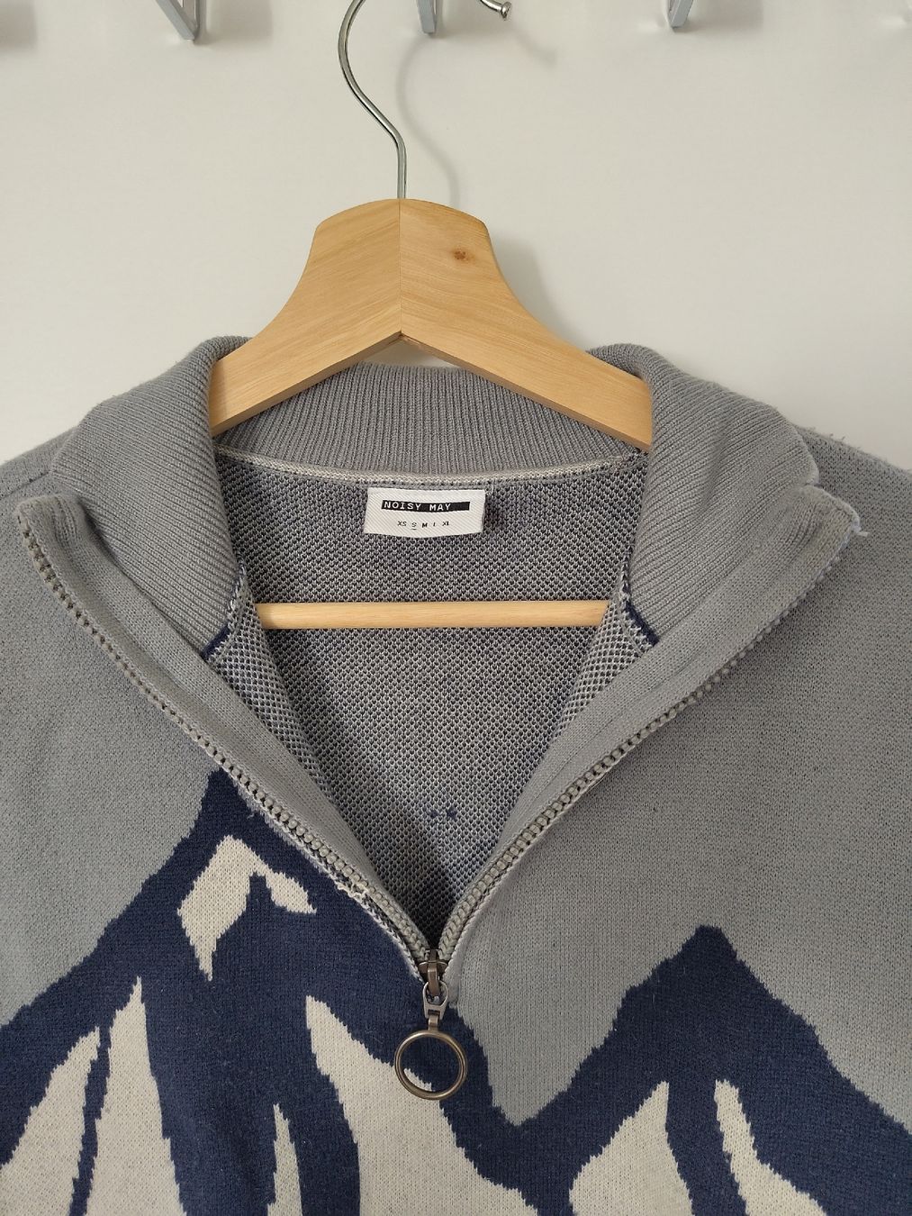 Pulls & Sweat-shirts: Stehkragenpullover von Noisy May – D'occasion à Wädenswil par plantmom 1