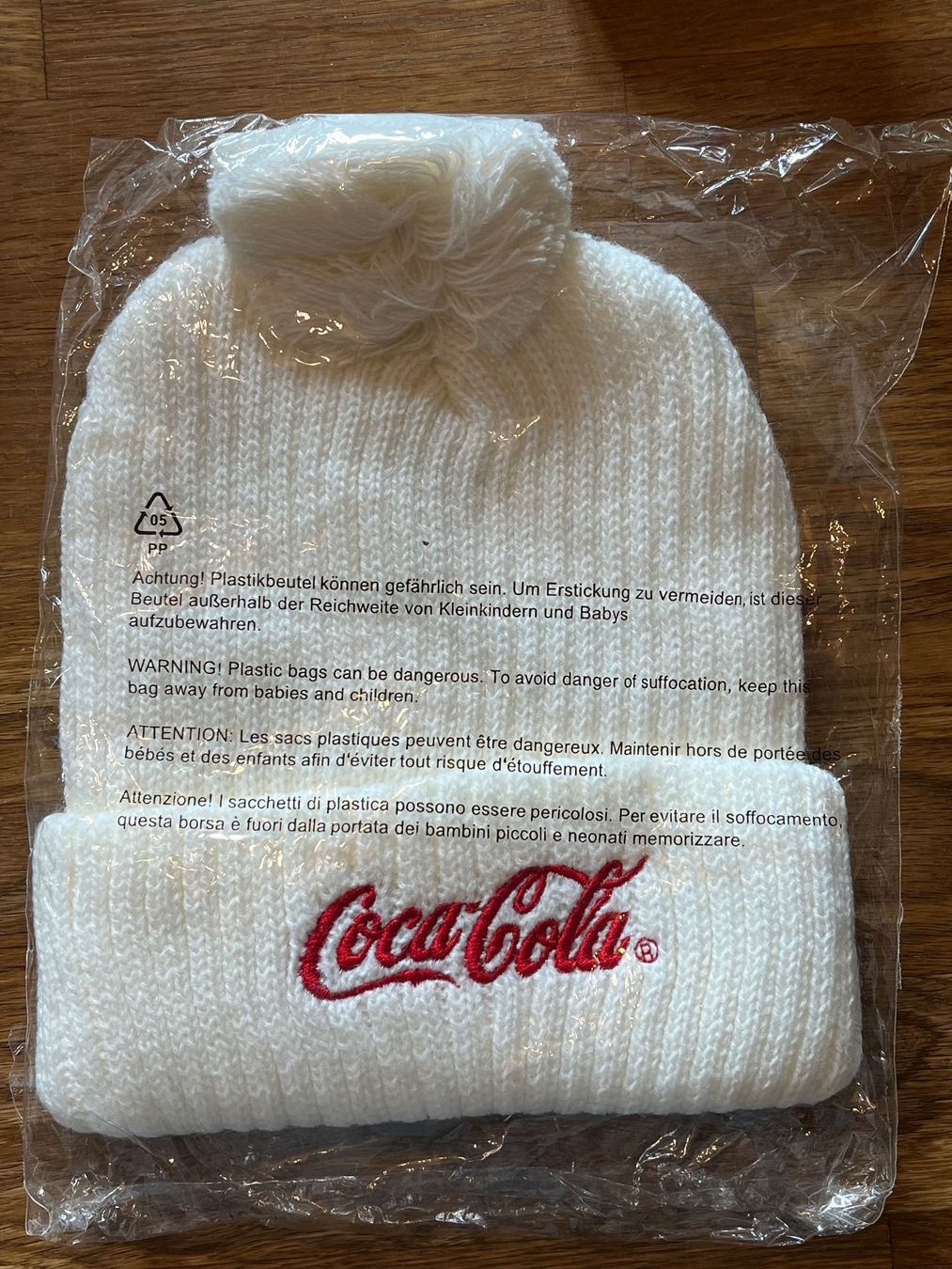 Hüte, Mützen & Caps: Zipfel-Mütze „Coca Cola“ – Neu und originalverpackt aus Bauma von AraNobilis