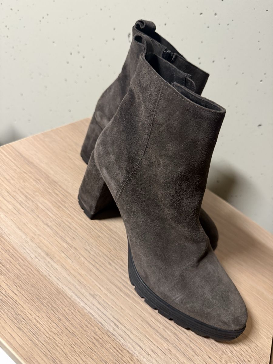 Scarpe da donna: Suede leather boots EU 40 grey – Usato da Maloja venduto da mags413 3