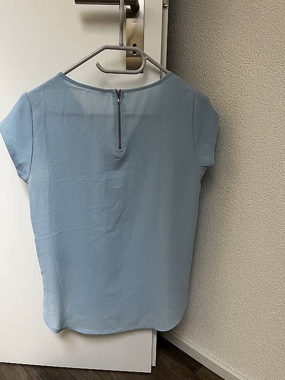 T-shirt: Hellblaues T-Shirt von Only in Grösse 34 – Usato da Erstfeld venduto da imla_ 1