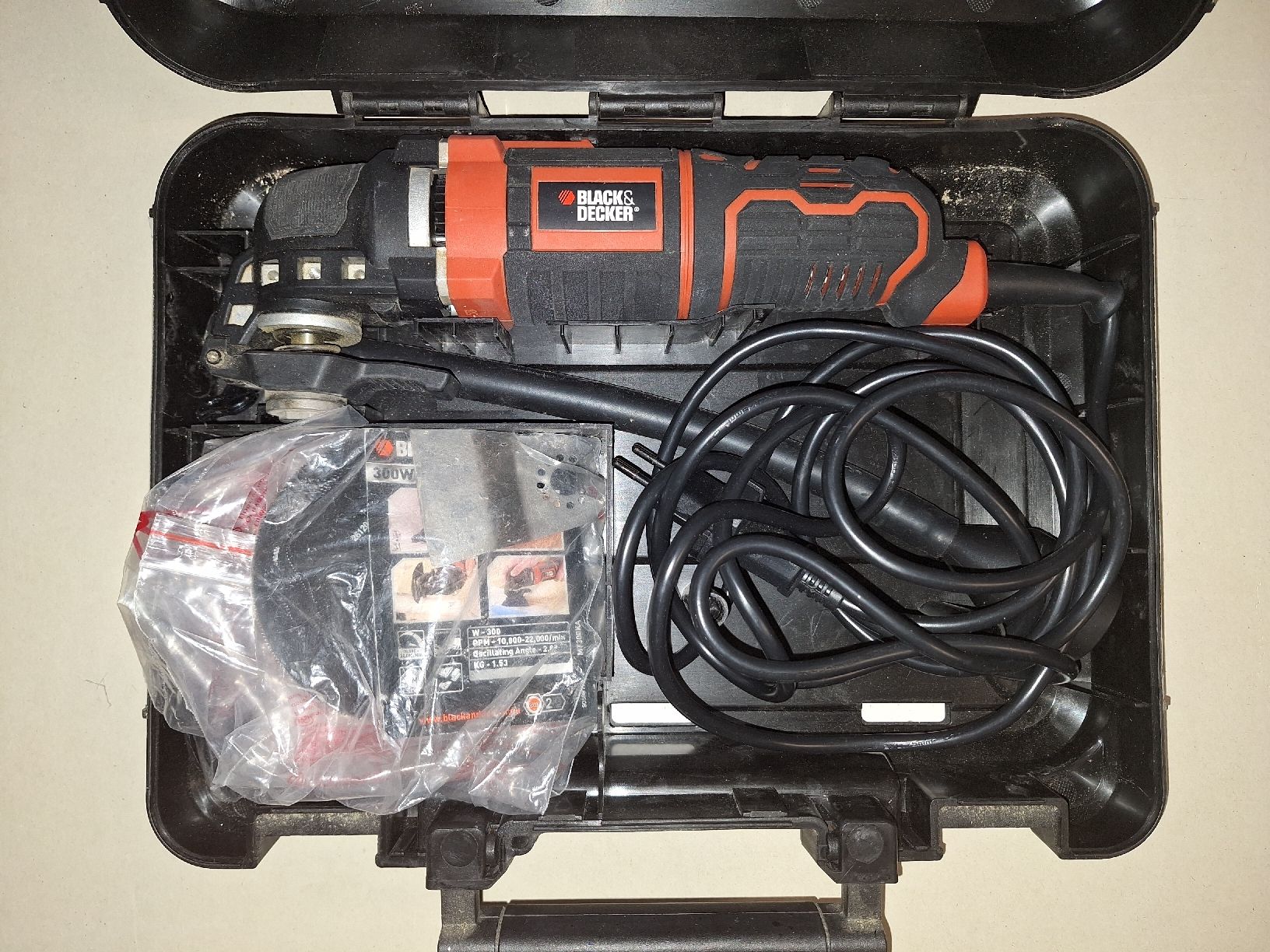 Tutti gli attrezzi: Black & Decker MT300 Multitool 300W im Koffer – Usato da Oftringen venduto da isa_5cwl 1