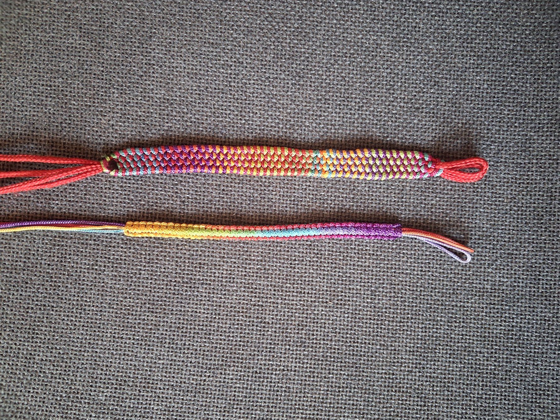 Armbänder & -reifen: 2x Stoff-Armband in Regenbogenfarben NEU – Neu und originalverpackt aus Wald ZH von e8e 1
