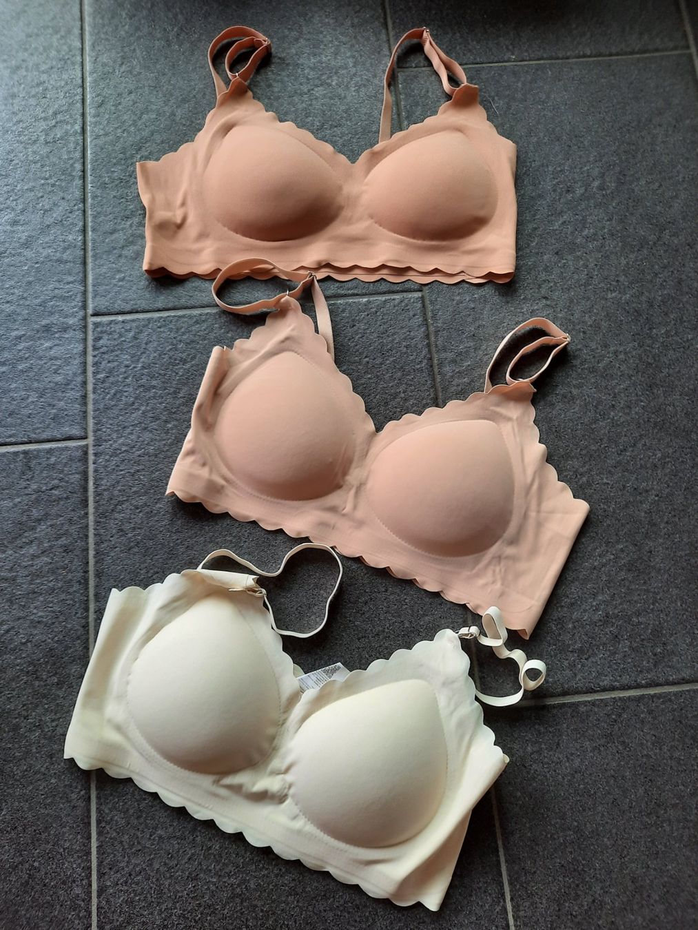 Altra biancheria intima: 3 Damen Büstenhalter Gr.M - ein Preis! – Nuovo e nell'imballaggio originale da Buchs SG venduto da miska01