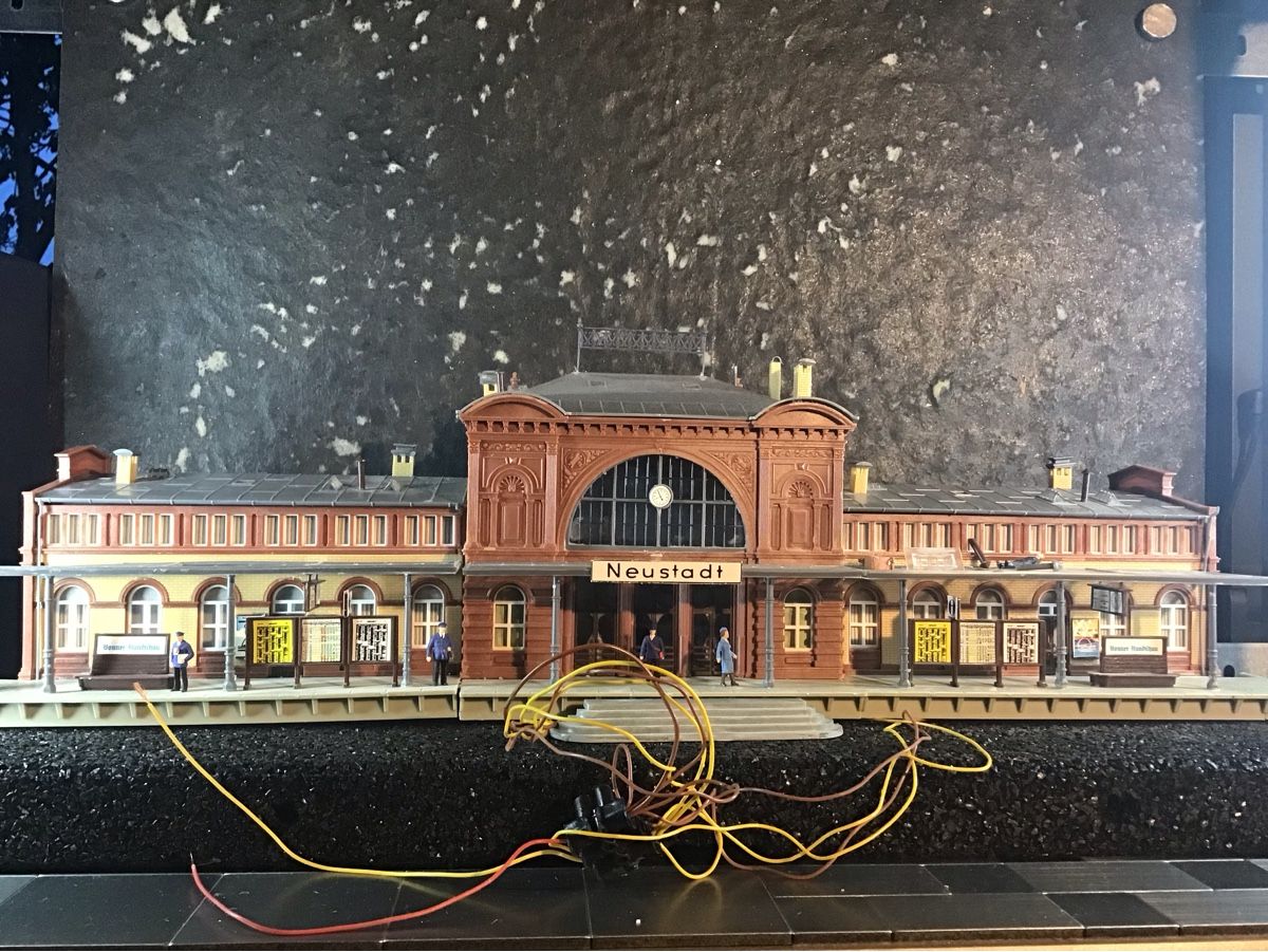 Kit di modellismo & Modellini statici: MODELL BAHNHOF GEBÄUDE – Usato da Männedorf venduto da Spezial-Modelle 3