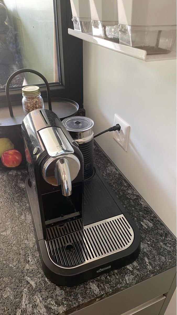 König Macchine per caffè & Macchine per espresso: Kaffeemaschine Koenigs mit Milchschäumer – Usato da Weesen venduto da Sandra121