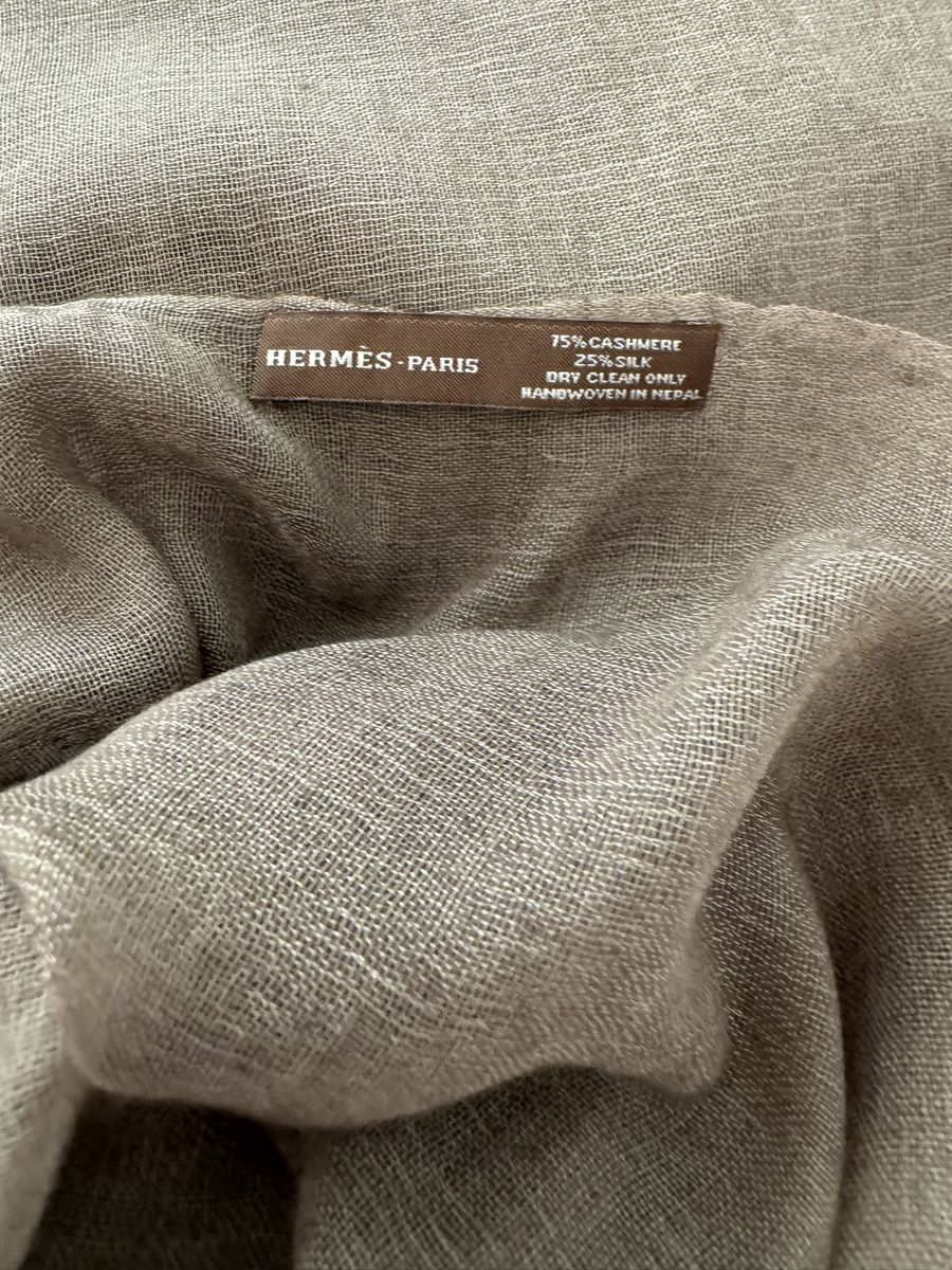 Hermès Foulard & Sciarpe: Étole Plume Hermès 100/200 cm – Nuovo (secondo la descrizione) da Nyon venduto da Swiss.quality 3