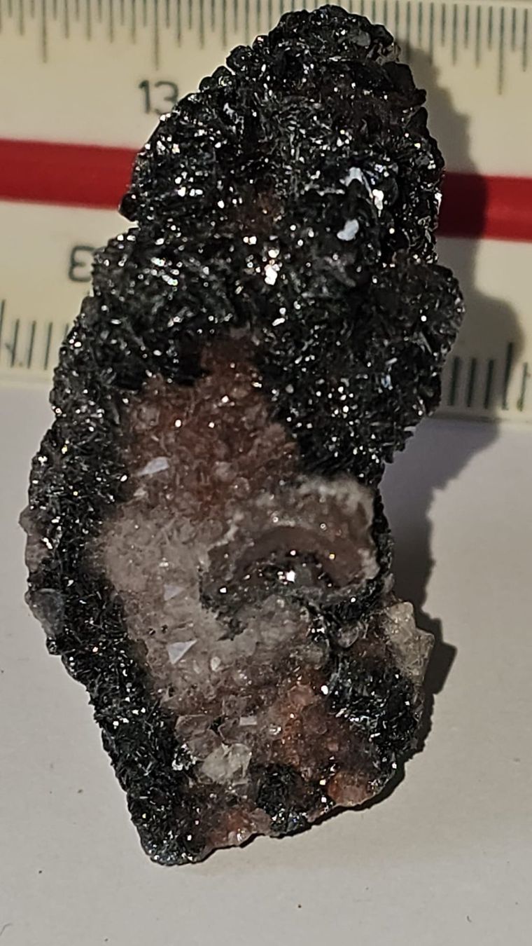 Minéraux & Lithothérapie: Black Metallic Crystal on Quartz Matrix – D'occasion à St-Légier-Chiésaz par nig_dk7p