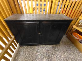 Holzschrank dunkel, antike Möbel