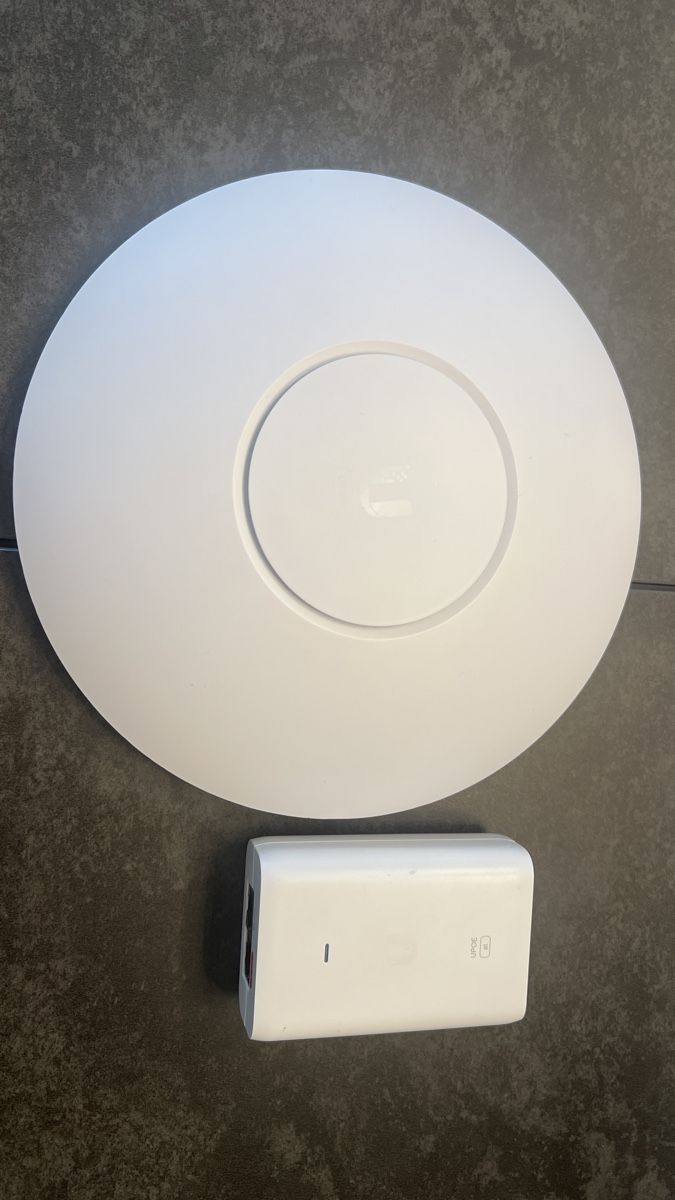 Ubiquiti Wlan: Unifi 6 Long Range Access Point - Ubiquiti – Gebraucht aus Turbenthal von Warrior32