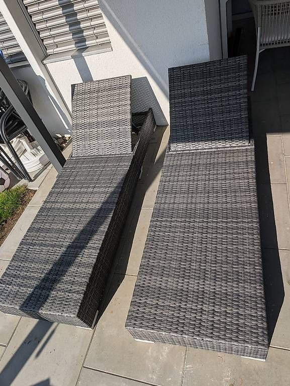 Chaises longues: Liegestühle und Tisch – D'occasion à Bettwiesen par lala8 1
