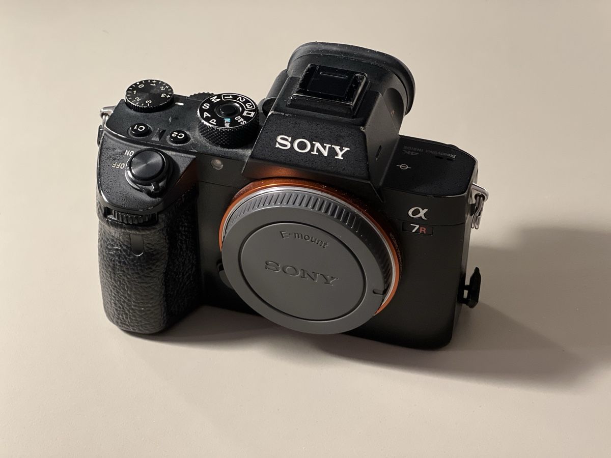 Sony Fotocamera: Sony Alpha a7R III Full Frame – Usato da Zürich venduto da cha_6k95