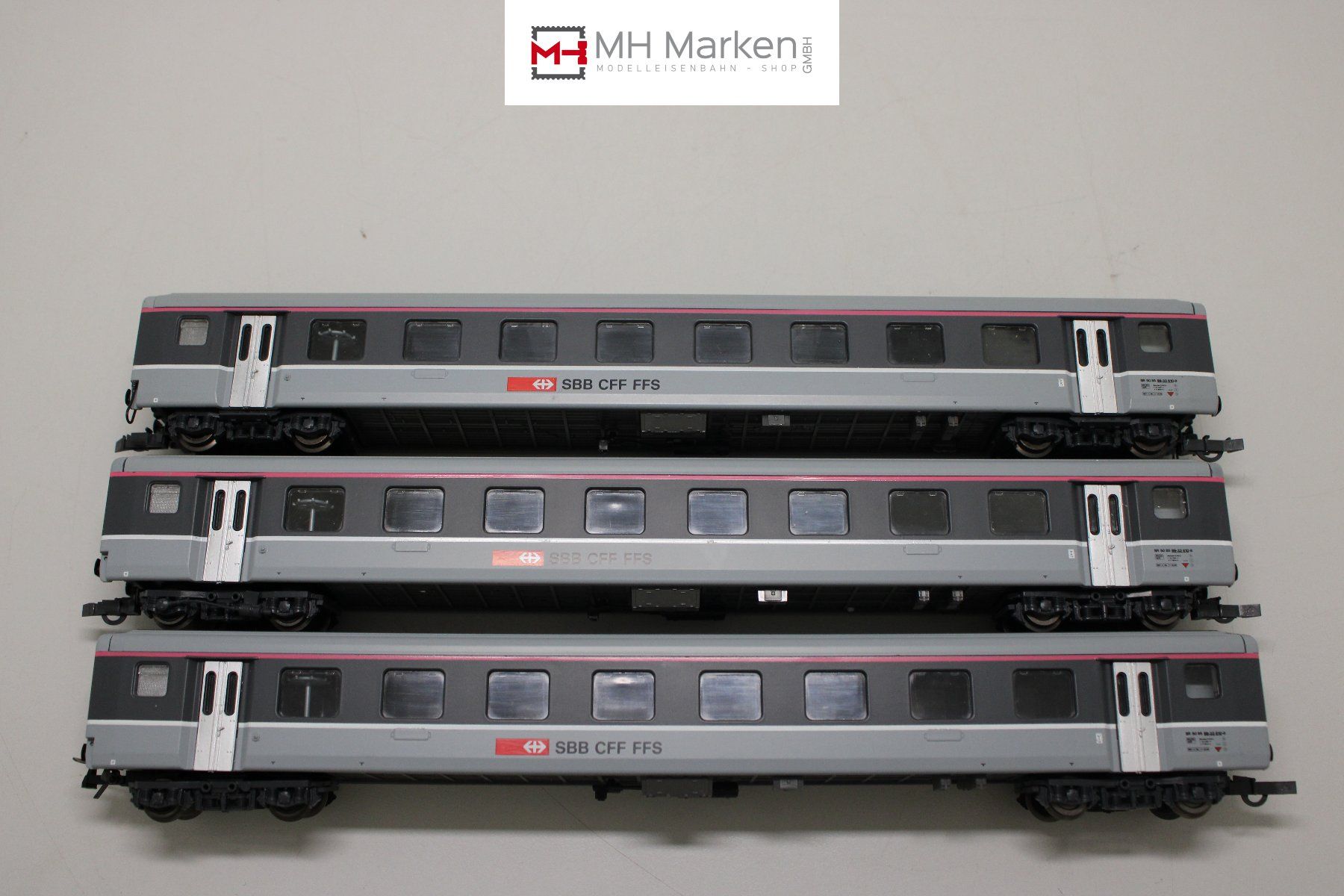 Roco Modellini di ferrovie: ROCO 3x SBB CFF FFS Einheitswagen DC H0 + Originalverpackung – Usato da Basel venduto da mhmarken