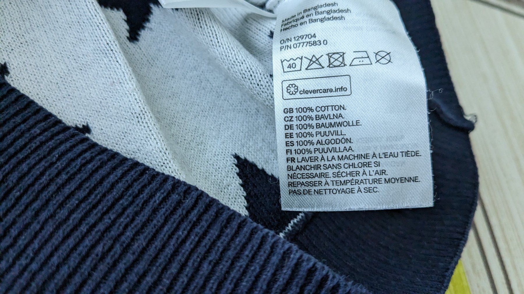 H&M Pulls et sweat-shirts: Warmer Pullover mit weissen Sternen - 98/104 – D'occasion à Staufen par Fleby84 4
