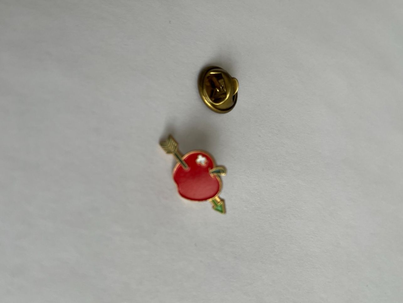 Placchette & Badge: Pin für Verliebte – Usato da Dietikon venduto da sch_w2tw