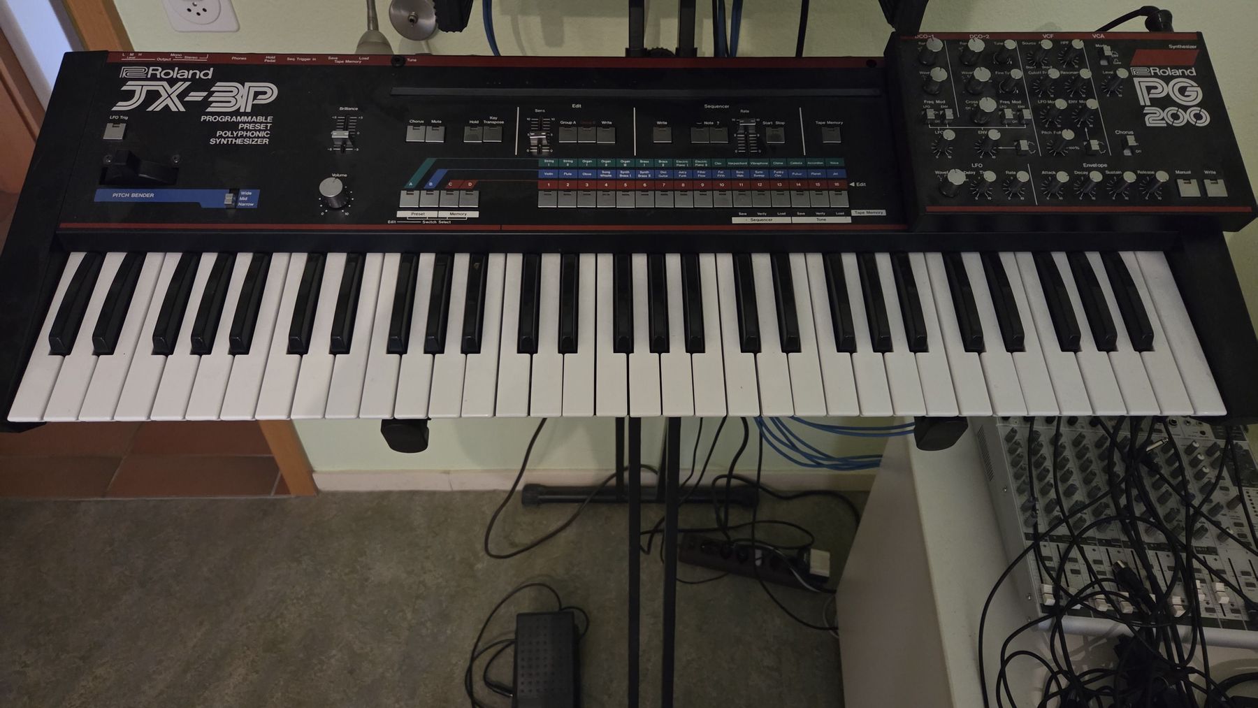 Roland Musikinstrumente: Roland JX-3P Synthesizer mit PG-200 Controller – Gebraucht aus Wegenstetten von nahtwahtori