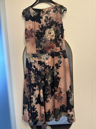 Kleid mit Blumenmuster