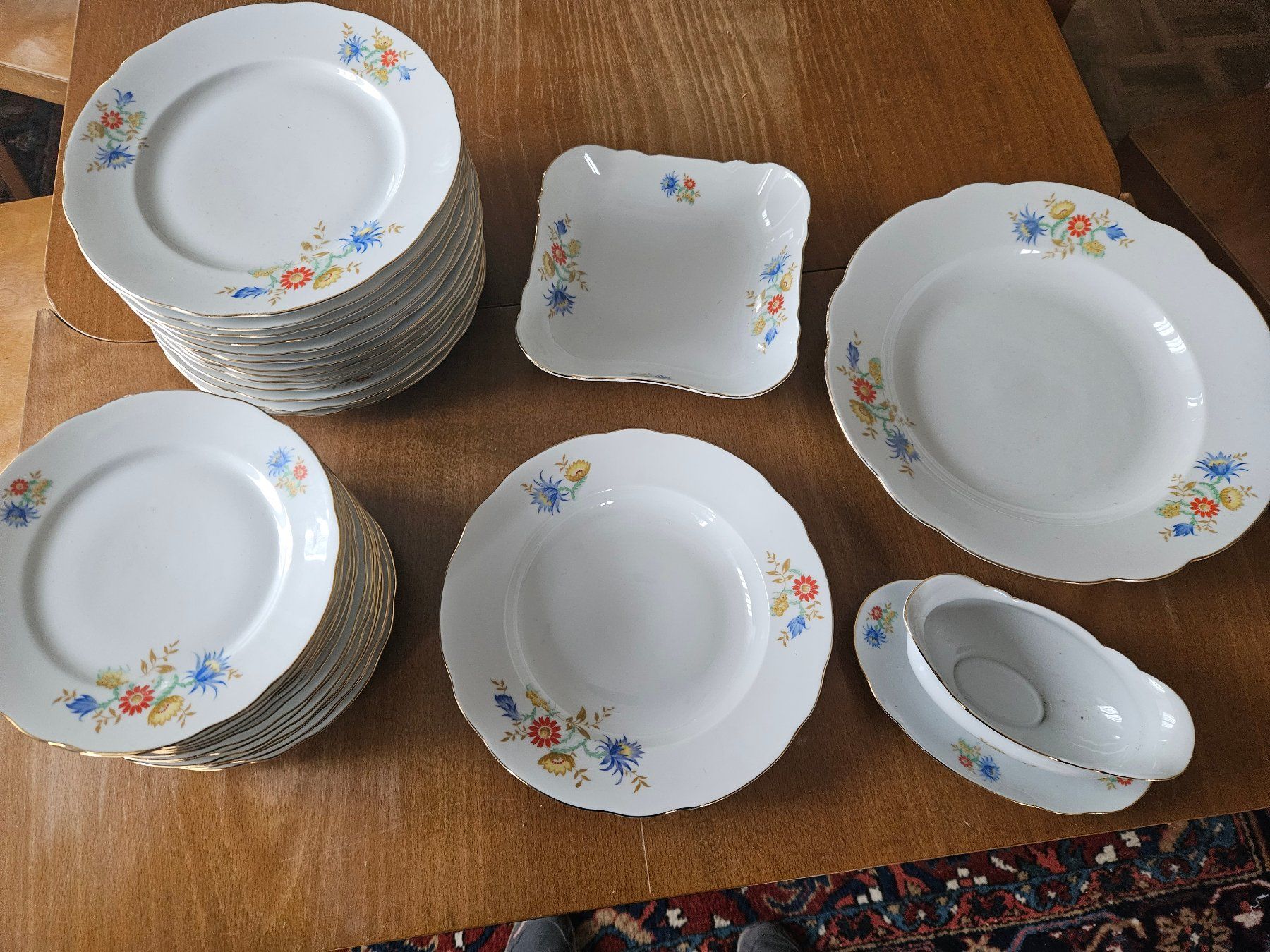 Set di piatti: Vintage Geschirr-Set mit Blumenmuster, 31-teilig – Usato da Fisibach venduto da sare01