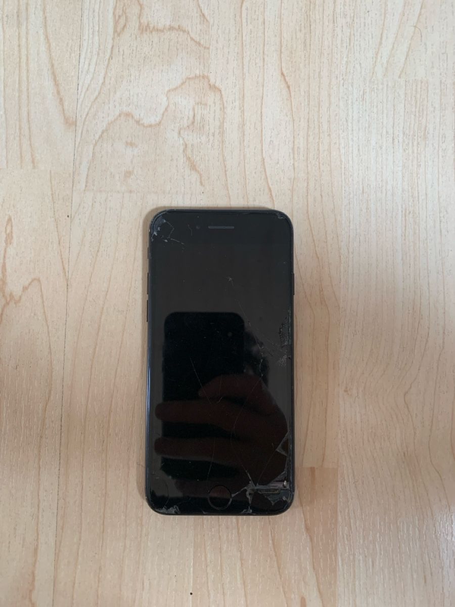 Apple Telefoni cellulari / Smartphones: iPhone se 2, schwarz – Usato da Uetikon am See venduto da Izrag98