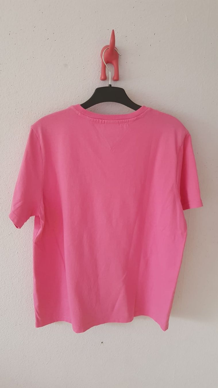 Tommy Hilfiger T-shirt: Tshirt Tommy Hilfiger rose neuf taille L – Nuovo e nell'imballaggio originale da Versoix venduto da aline_b 1