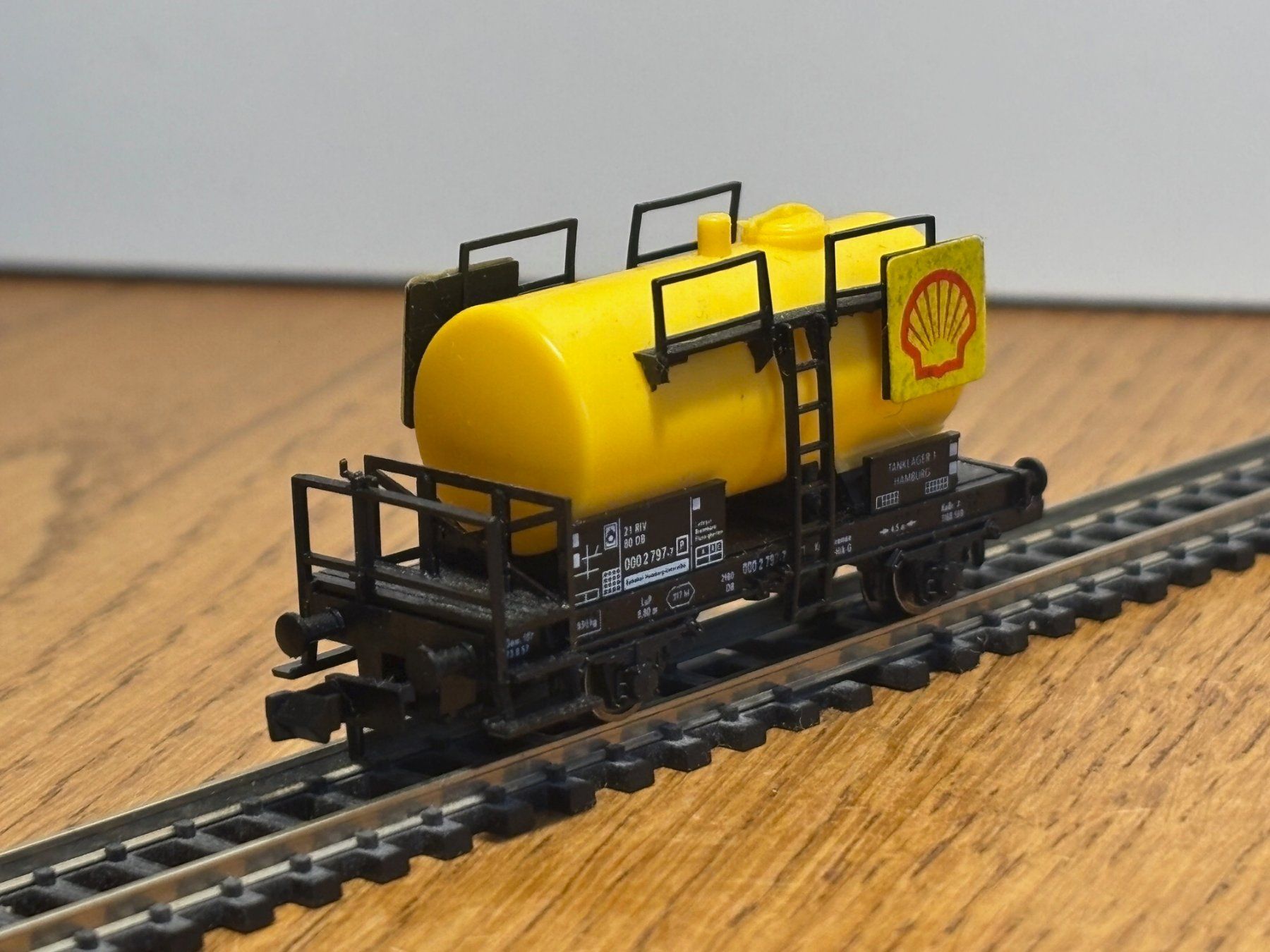 Modellini di ferrovie: e1385: Kesselwagen SHELL (Spur N)  -  #2 – Nuovo (secondo la descrizione) da Birsfelden venduto da Birs_25 1