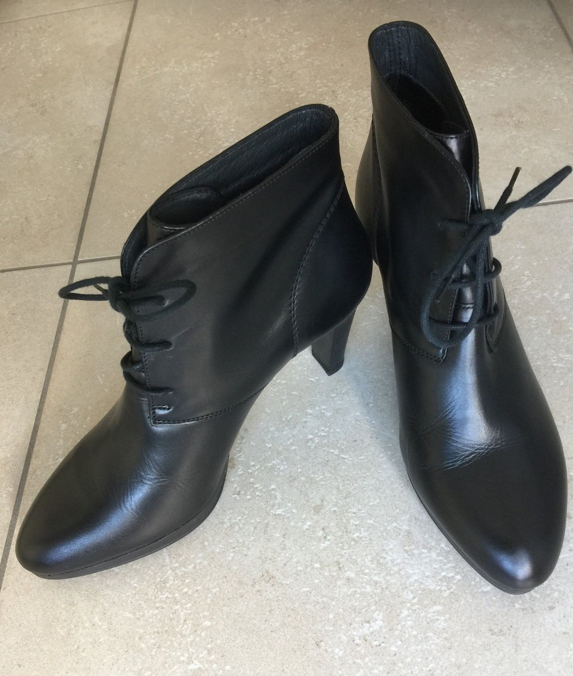 Scarpe da donna: Bottines à talons en cuir / 41 – Usato da Bramois venduto da Sirwoltesee