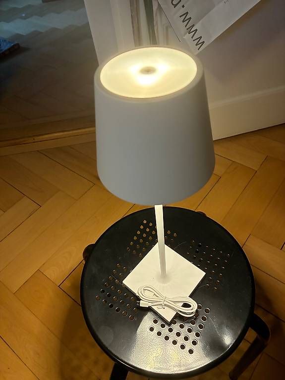 Lampade: NEU: Akku Tischlampe, LED – Nuovo e nell'imballaggio originale da Zürich venduto da April4all 2