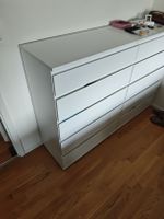 White Chest of Drawers. Weiße Kommode mit 5 Schubladen