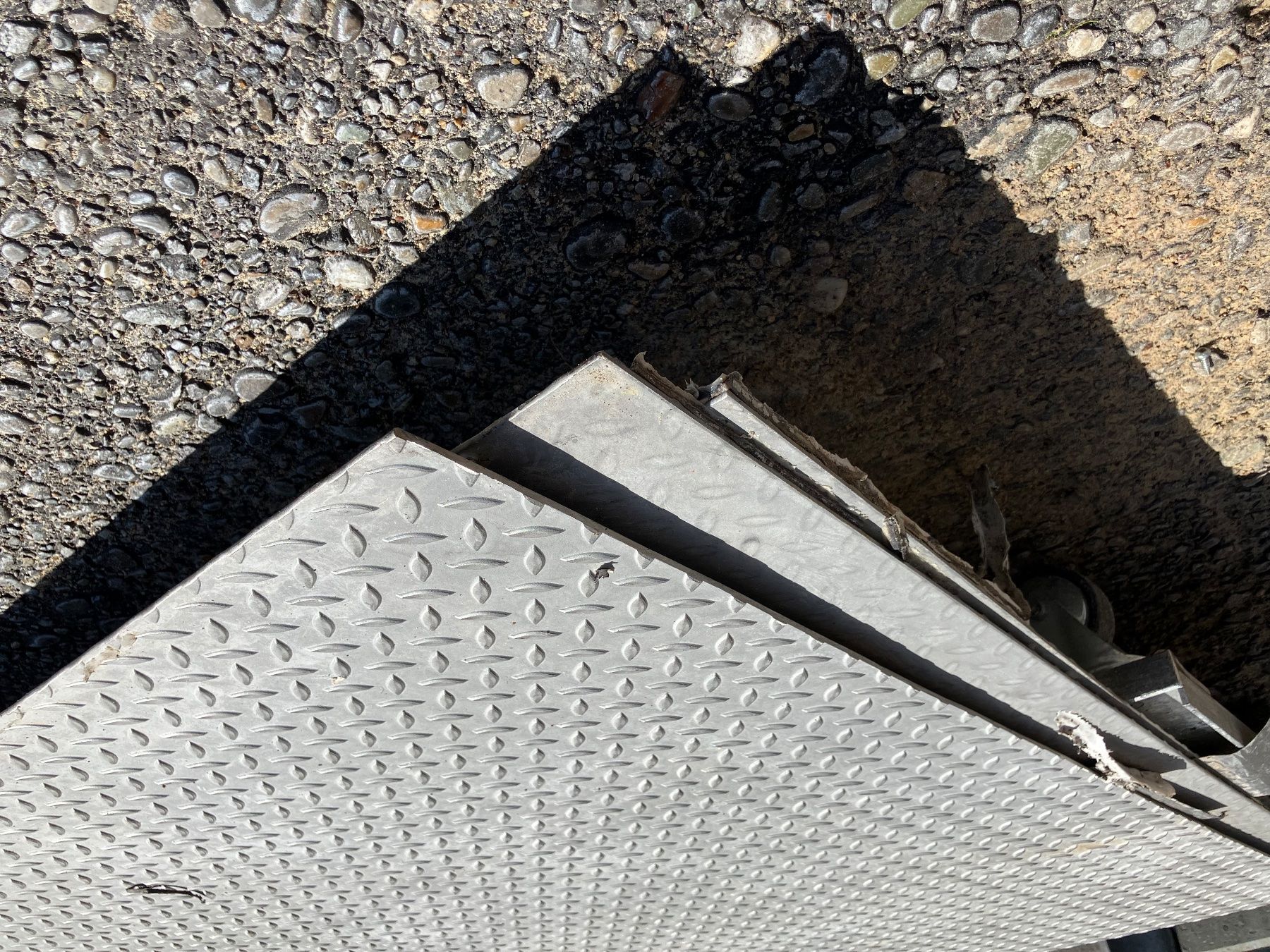 Sicherheit: Rippelblech – Gebraucht aus Lichtensteig von elektronik-service