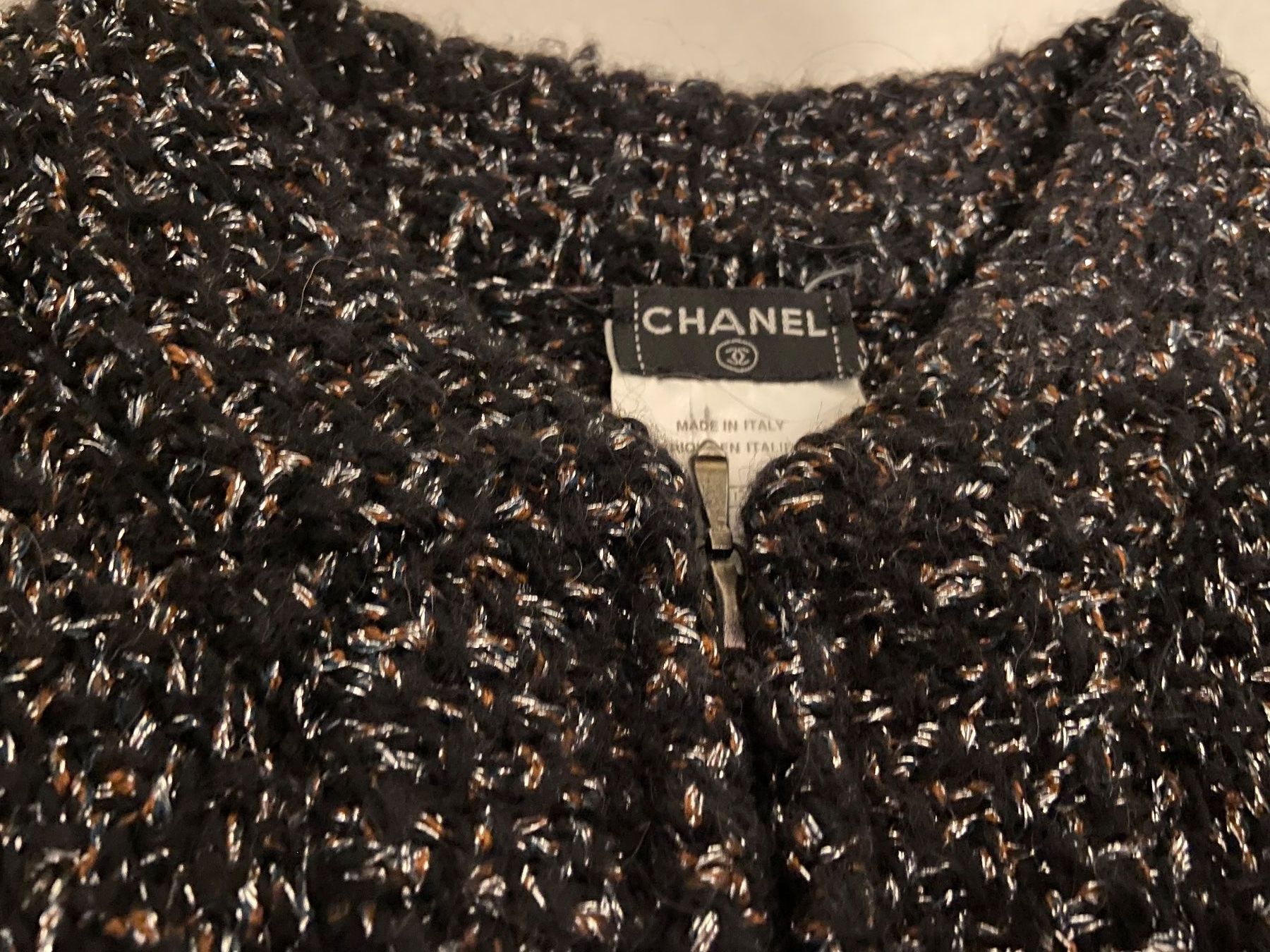 Chanel Maglioni & Felpe: CHANEL Strickpullover mit Reissverschluss - Made in Italy – Usato da Unterengstringen venduto da bar_rh5f 4