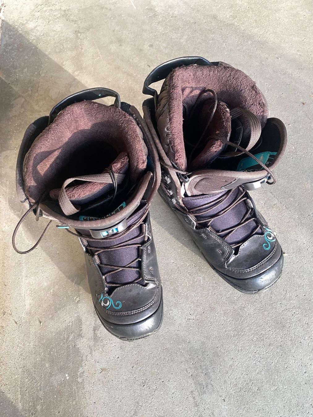 Salomon Damenschuhe: Snowboard Boot Salomon, 41 – Gebraucht aus Berikon von RockwellCommander 4