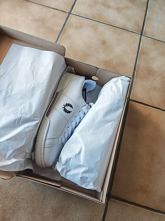 Scarpe da donna: Sneaker Fred Perry nuove – Usato da Cugnasco venduto da Ric72 2