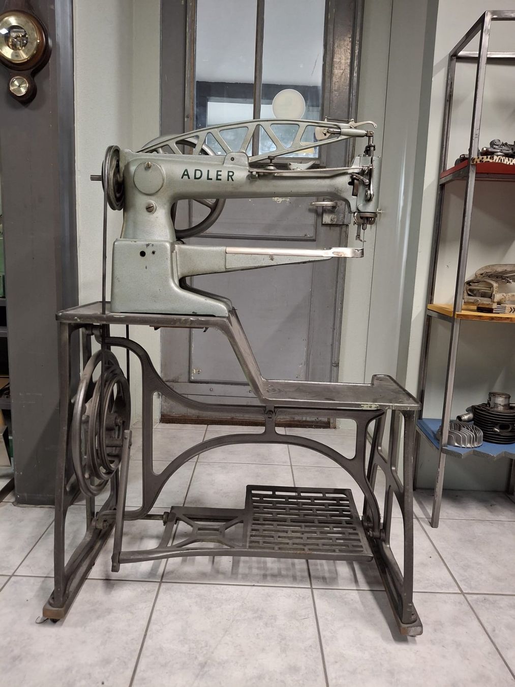 Adler Macchine da cucire: Adler 30-5 Nähmaschine – Usato da Neuägeri venduto da Ws193