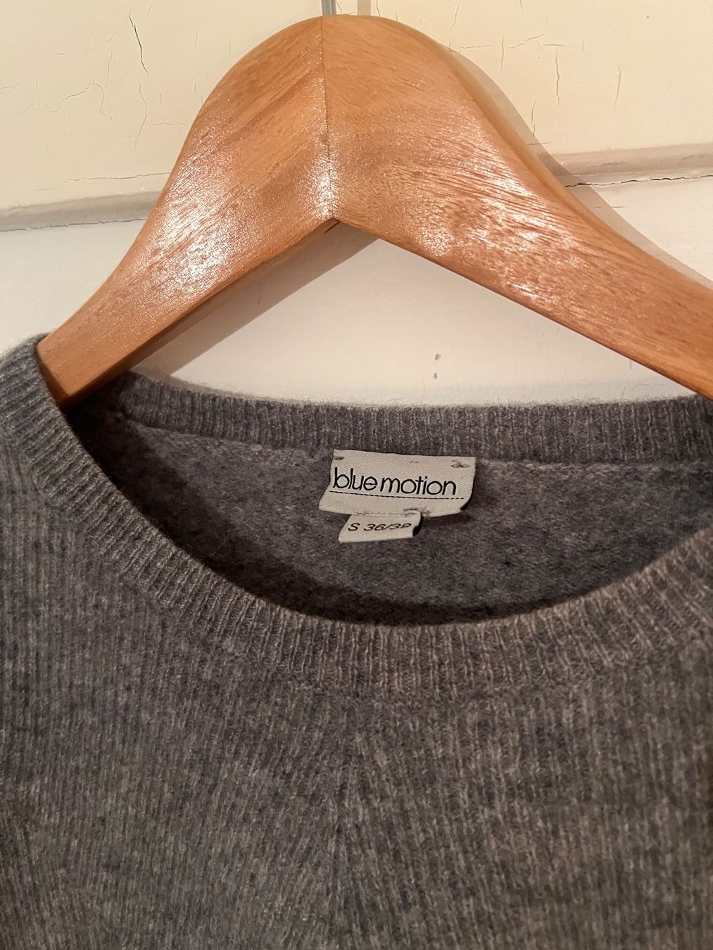 Pulls & Sweat-shirts: 100% Kaschmir Pullover, Grau, Grösse S – D'occasion à Basel par evaelette 1