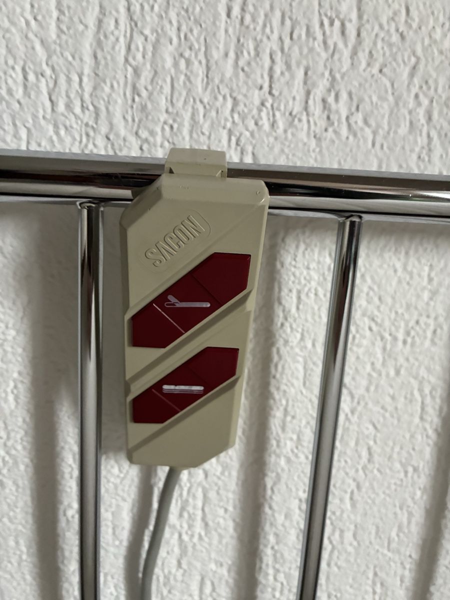 Letti: Lit électrique réglable avec matelas et potence – Usato da Porrentruy venduto da caba59 2