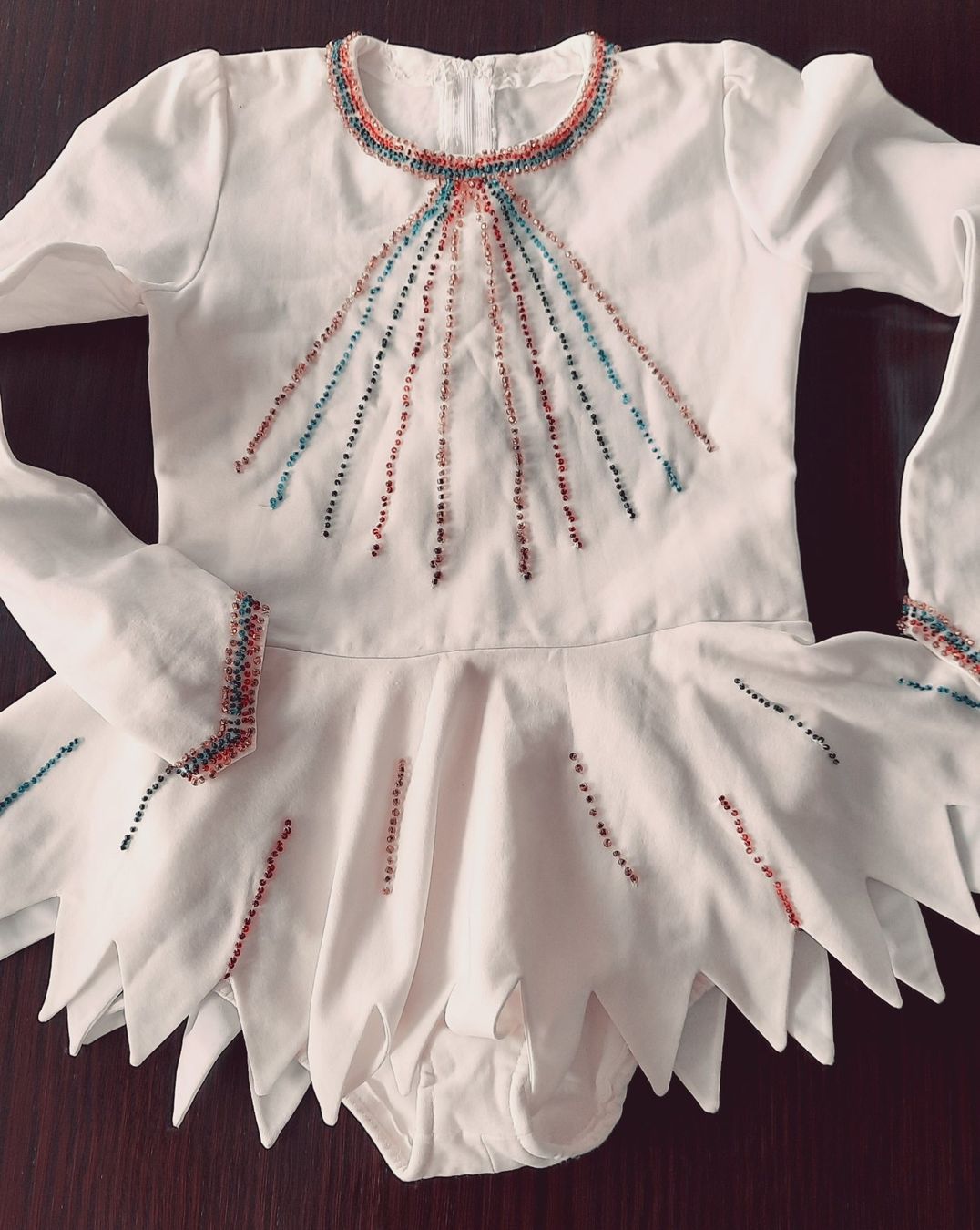 Vestiti & Gonne: Eiskunstlauf Kleid weiss, bestickt, 'Harlekin' oder türkis – Usato da Herrliberg venduto da AlexandraBopp