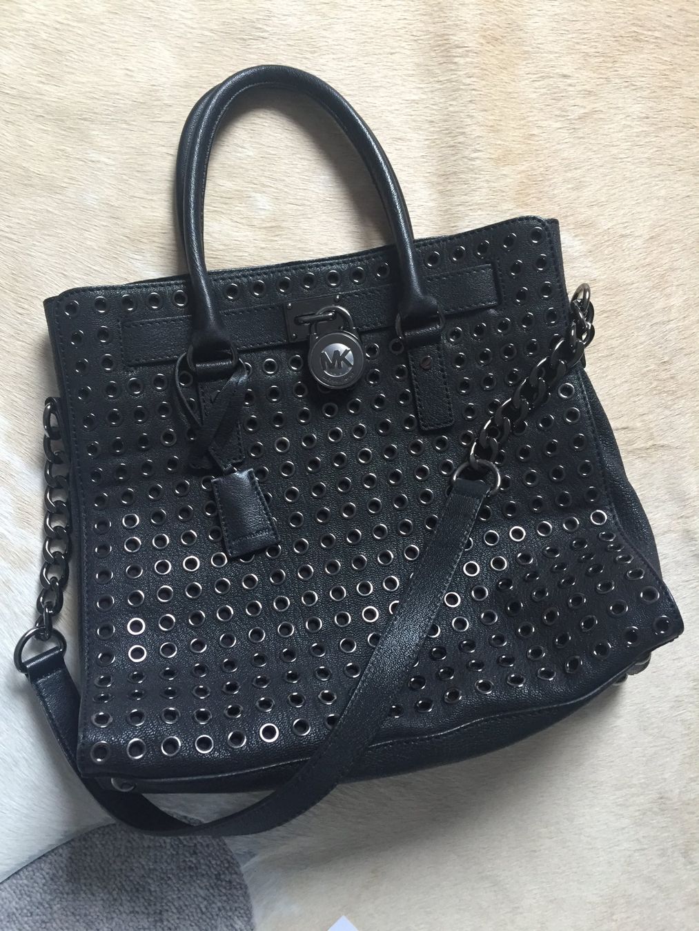 Michael Kors Taschen für Damen: Michael Kors - Lederhandtasche mit Nieten – Neu (gemäss Beschreibung) aus Trüllikon von Megan