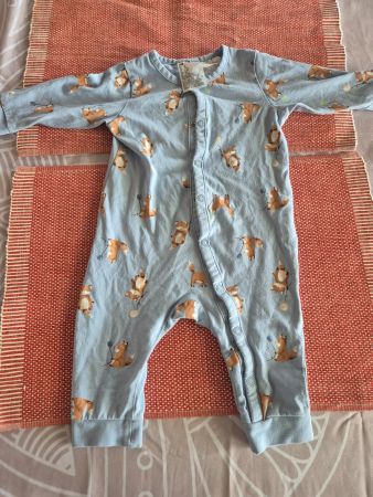 2 tolle  Baby Strampler/Pyjama kurz und lang Gr. 68.