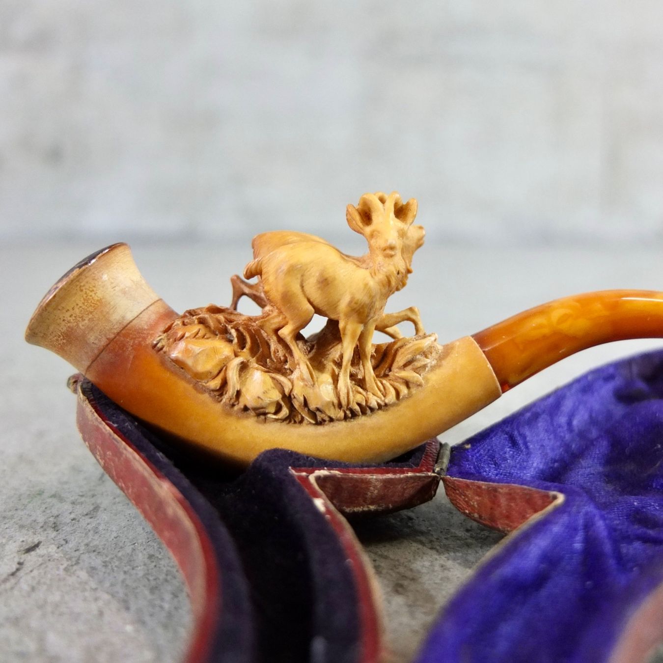 Pipe & Accessori: Antike Meerschaumpfeife mit Hirsch-Schnitzerei – Usato da Basel venduto da Brocki-auf-dem-Wolf 2