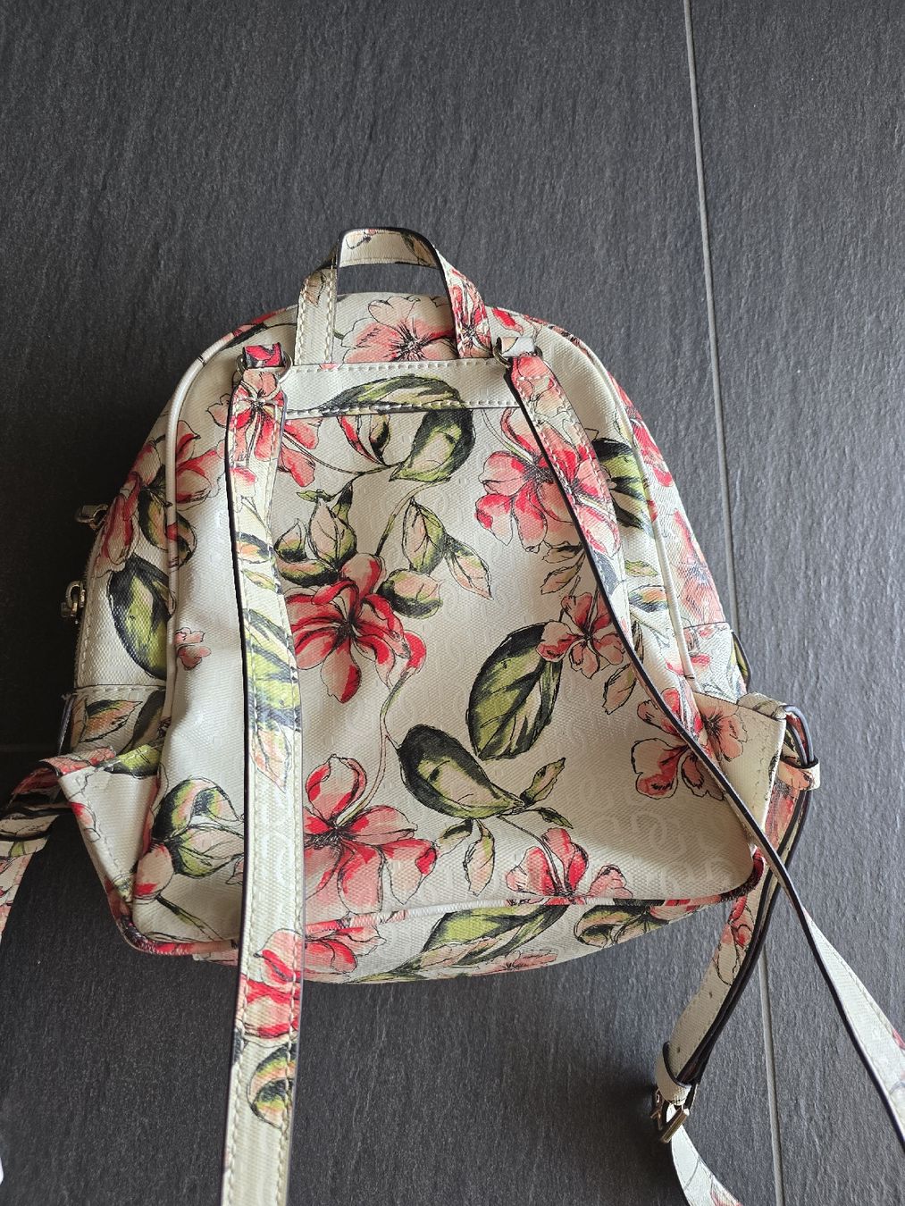 Guess Rucksäcke: Rucksack Guess – Gebraucht aus Wolfwil von chipsyyy 2