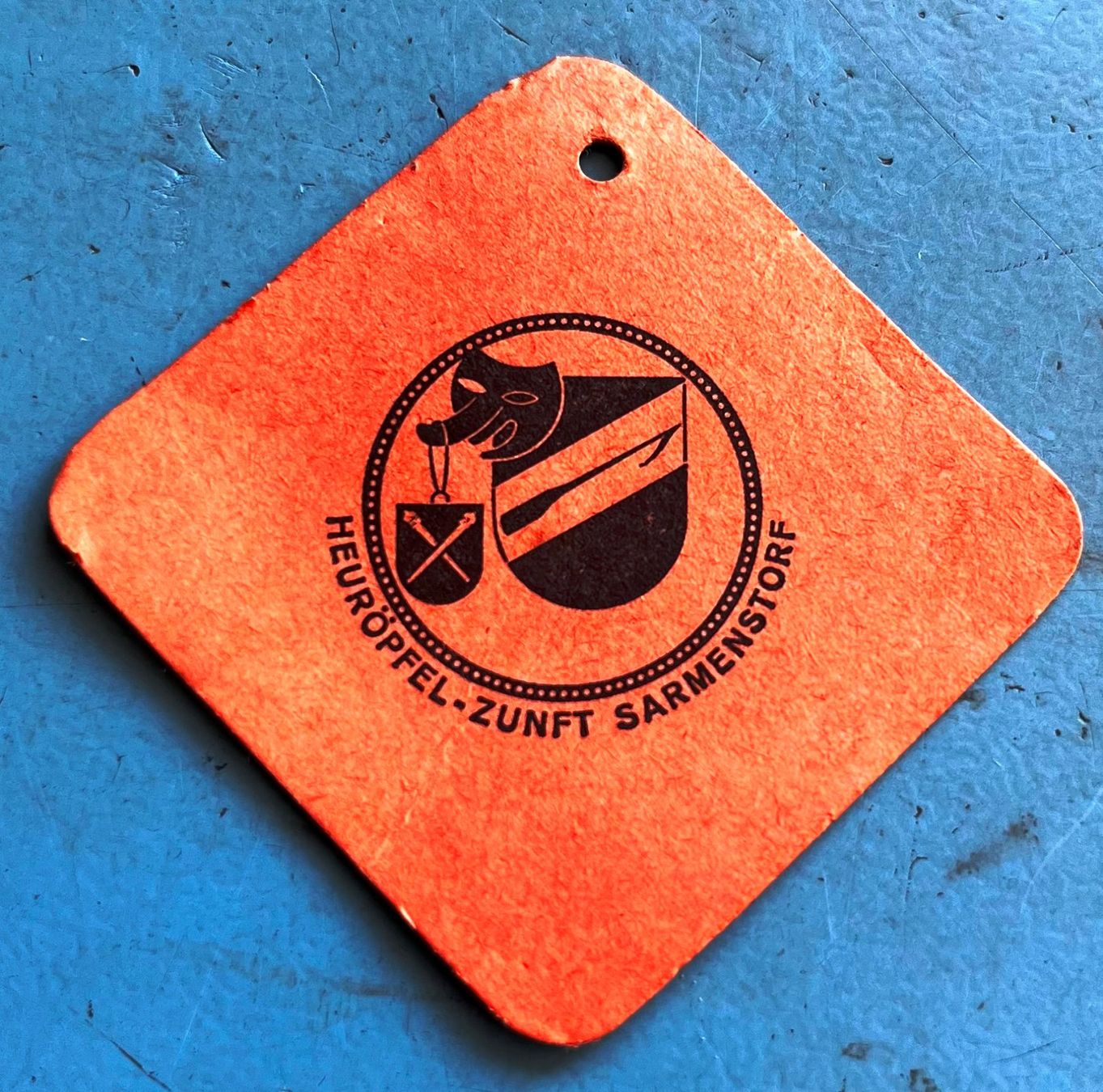 Placchette & Badge: Fasnachtsplakette von Sarmenstorf – Usato da Obernau venduto da Wgnom